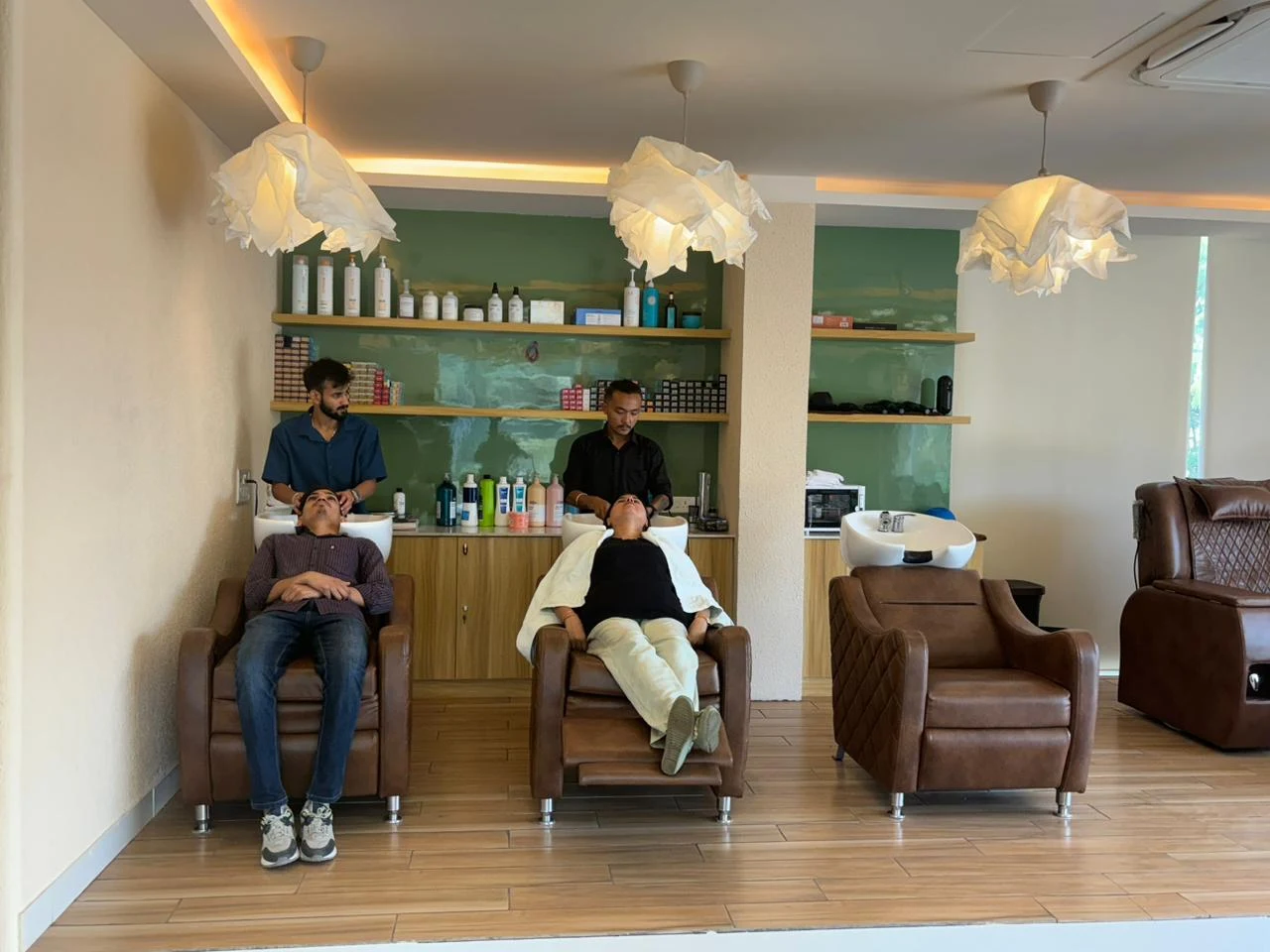 Style Waves Unisex Salon image